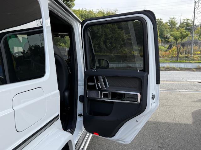 Ｇクラス Ｇ４５０ｄ　ローンチエディション　／禁煙車／ワンオーナー車／正規Ｄ車／左ハンドル／ＯＰカラー（オパリスホワイト）／チタニウムグレー内装色／ダイヤモンドステッチナッパレザーシート／／ディーラーオプションデジタルインナーミラー型前後ドラレ（25枚目）