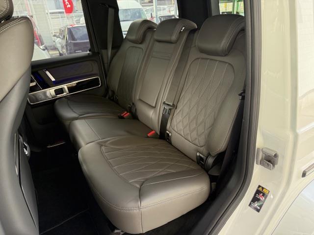 Ｇクラス Ｇ４５０ｄ　ローンチエディション　／禁煙車／ワンオーナー車／正規Ｄ車／左ハンドル／ＯＰカラー（オパリスホワイト）／チタニウムグレー内装色／ダイヤモンドステッチナッパレザーシート／／ディーラーオプションデジタルインナーミラー型前後ドラレ（27枚目）