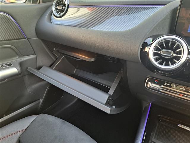 Ｂクラス Ｂ２００ｄ　ＡＭＧラインパッケージ　／禁煙車／ワンオーナー車／ＡＭＧラインパッケージ・ダイレクトステアリング・ローワードコンフォートサスペンション・スポーツブレーキシステム・マルチビームＬＥＤ・アダプティブハイビームアシスト＋（19枚目）