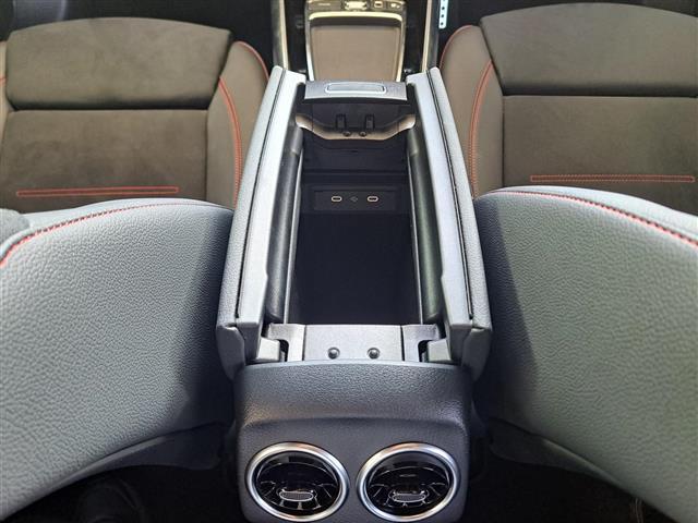 Ｂクラス Ｂ２００ｄ　ＡＭＧラインパッケージ　／禁煙車／ワンオーナー車／ＡＭＧラインパッケージ・ダイレクトステアリング・ローワードコンフォートサスペンション・スポーツブレーキシステム・マルチビームＬＥＤ・アダプティブハイビームアシスト＋（20枚目）