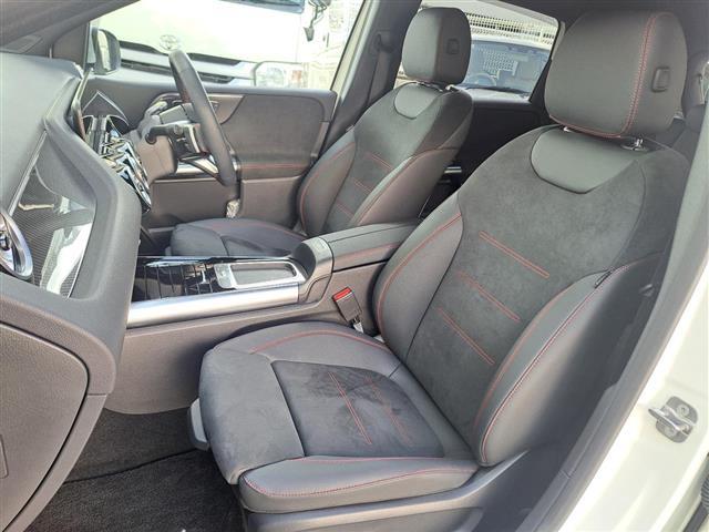 Ｂクラス Ｂ２００ｄ　ＡＭＧラインパッケージ　／禁煙車／ワンオーナー車／ＡＭＧラインパッケージ・ダイレクトステアリング・ローワードコンフォートサスペンション・スポーツブレーキシステム・マルチビームＬＥＤ・アダプティブハイビームアシスト＋（24枚目）