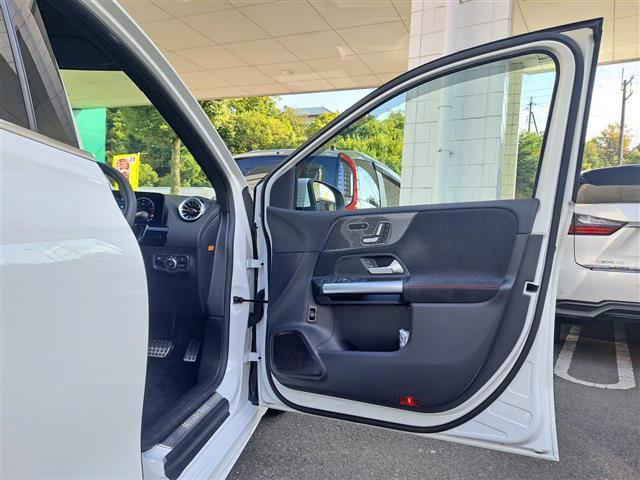 Ｂクラス Ｂ２００ｄ　ＡＭＧラインパッケージ　／禁煙車／ワンオーナー車／ＡＭＧラインパッケージ・ダイレクトステアリング・ローワードコンフォートサスペンション・スポーツブレーキシステム・マルチビームＬＥＤ・アダプティブハイビームアシスト＋（28枚目）