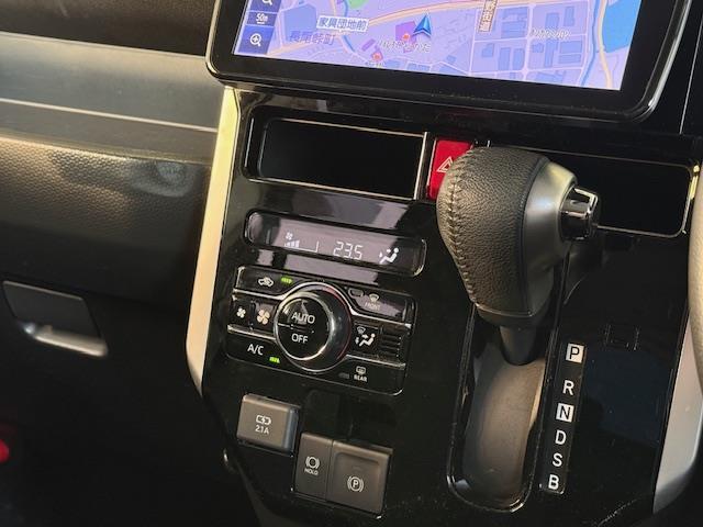 トール カスタムＧ　ターボ　／禁煙車／社外ＳＤナビ／ＣＮ－Ｆ１０９ＧＤ／Ｂｌｕｅｔｏｏｔｈ／ＣＤ／ＤＶＤ／ＵＳＢ／ｉＰｏｄ／フルセグテレビ／アダクティブクルーズコントロール／両側パワースライドドア／純正フロアマット（15枚目）