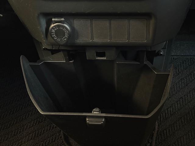 トール カスタムＧ　ターボ　／禁煙車／社外ＳＤナビ／ＣＮ－Ｆ１０９ＧＤ／Ｂｌｕｅｔｏｏｔｈ／ＣＤ／ＤＶＤ／ＵＳＢ／ｉＰｏｄ／フルセグテレビ／アダクティブクルーズコントロール／両側パワースライドドア／純正フロアマット（17枚目）