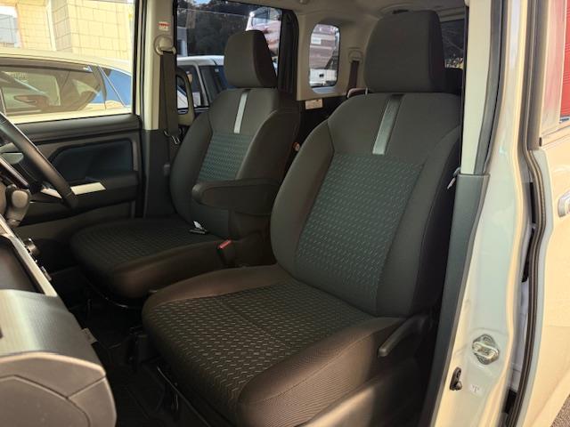 トール カスタムＧ　ターボ　／禁煙車／社外ＳＤナビ／ＣＮ－Ｆ１０９ＧＤ／Ｂｌｕｅｔｏｏｔｈ／ＣＤ／ＤＶＤ／ＵＳＢ／ｉＰｏｄ／フルセグテレビ／アダクティブクルーズコントロール／両側パワースライドドア／純正フロアマット（19枚目）