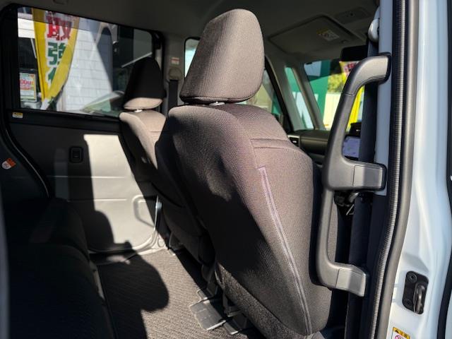 トール カスタムＧ　ターボ　／禁煙車／社外ＳＤナビ／ＣＮ－Ｆ１０９ＧＤ／Ｂｌｕｅｔｏｏｔｈ／ＣＤ／ＤＶＤ／ＵＳＢ／ｉＰｏｄ／フルセグテレビ／アダクティブクルーズコントロール／両側パワースライドドア／純正フロアマット（20枚目）