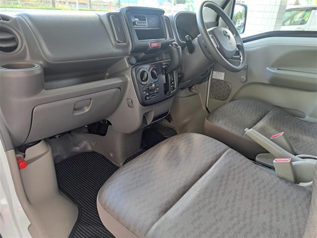 ＮＶ１００クリッパーバン ＤＸ　禁煙車／５ＡＧＳ／ハイルーフ／純正オーディオ／ヘッドライトレベライザー／最大積載量３５０ｋｇ（2枚目）