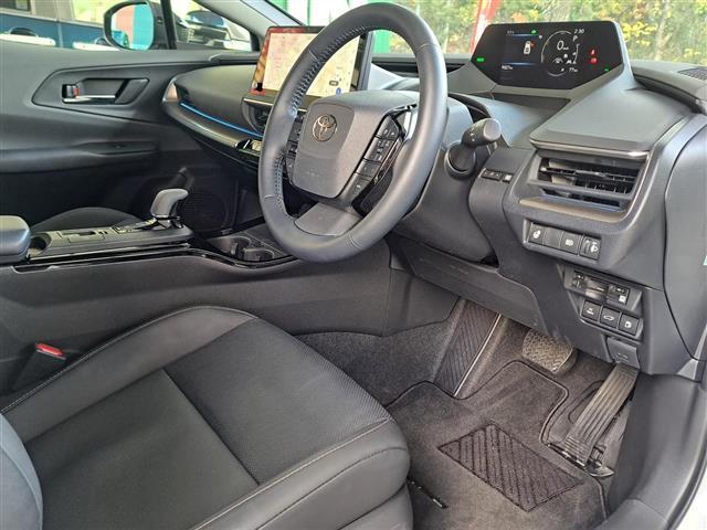 プリウス Z 禁煙車/ワンオーナー/全方位カメラ/純正ナビ/前後コーナーセンサー/デジタルインナーミラー/前席シートヒーター/前席エアシート/パワーシート/シートメモリー(3枚目)