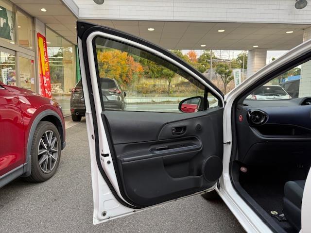 アクア Ｓ　禁煙車／純正ＳＤナビ／バックカメラ／前後ドライブレコーダー／プッシュスタートボタン／ビルトインＥＴＣ／（22枚目）