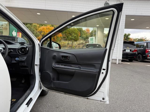 アクア Ｓ　禁煙車／純正ＳＤナビ／バックカメラ／前後ドライブレコーダー／プッシュスタートボタン／ビルトインＥＴＣ／（23枚目）