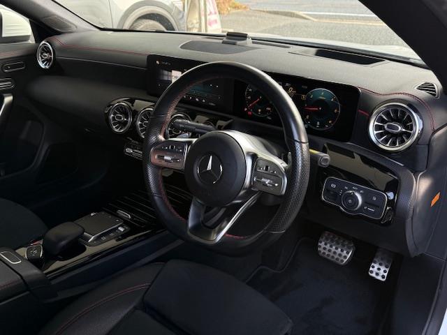 CLAクラス CLA200d AMGライン /禁煙車/ワンオーナー車/パノラミックスライディングルーフ/AMGライン/アドバンスドパッケージ/レーダーセーフティーパッケージ/純正ナビ/ハーフレザーシート(2枚目)