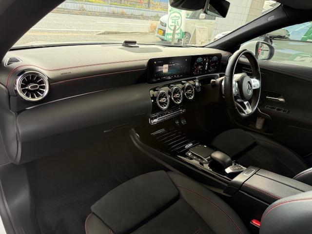 CLAクラス CLA200d AMGライン /禁煙車/ワンオーナー車/パノラミックスライディングルーフ/AMGライン/アドバンスドパッケージ/レーダーセーフティーパッケージ/純正ナビ/ハーフレザーシート(4枚目)