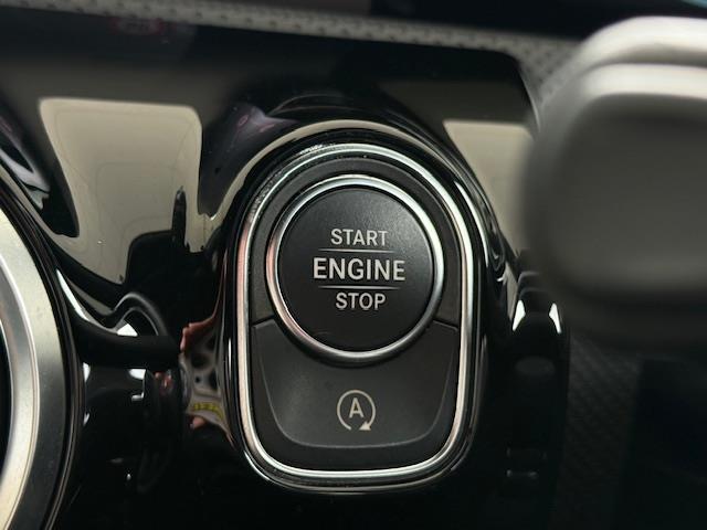 CLAクラス CLA200d AMGライン /禁煙車/ワンオーナー車/パノラミックスライディングルーフ/AMGライン/アドバンスドパッケージ/レーダーセーフティーパッケージ/純正ナビ/ハーフレザーシート(12枚目)