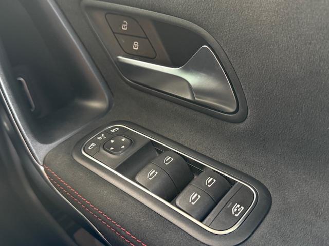 CLAクラス CLA200d AMGライン /禁煙車/ワンオーナー車/パノラミックスライディングルーフ/AMGライン/アドバンスドパッケージ/レーダーセーフティーパッケージ/純正ナビ/ハーフレザーシート(22枚目)