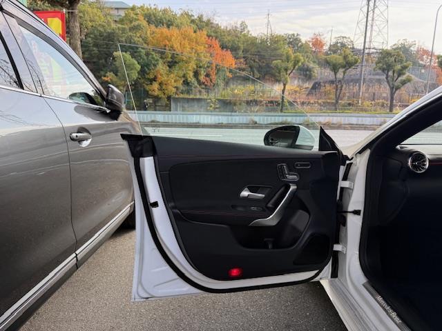 CLAクラス CLA200d AMGライン /禁煙車/ワンオーナー車/パノラミックスライディングルーフ/AMGライン/アドバンスドパッケージ/レーダーセーフティーパッケージ/純正ナビ/ハーフレザーシート(26枚目)