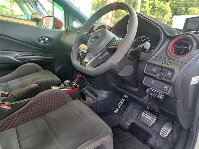 ノート e-パワー ニスモ 禁煙車/衝突被害軽減ブレーキ/純正SDナビ/フルセグTV/BT/CD/DVD/SD/AUX/全方位カメラ/バックカメラ/追従式クルコン/デジタルインナーミラー(3枚目)