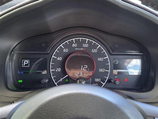 ノート e-パワー ニスモ 禁煙車/衝突被害軽減ブレーキ/純正SDナビ/フルセグTV/BT/CD/DVD/SD/AUX/全方位カメラ/バックカメラ/追従式クルコン/デジタルインナーミラー(9枚目)