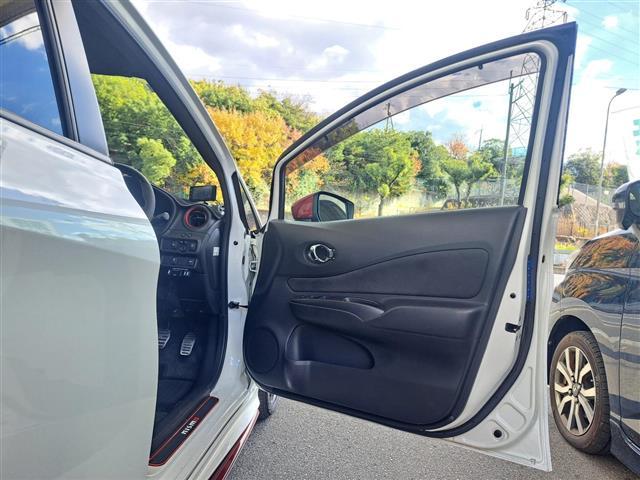 ノート e-パワー ニスモ 禁煙車/衝突被害軽減ブレーキ/純正SDナビ/フルセグTV/BT/CD/DVD/SD/AUX/全方位カメラ/バックカメラ/追従式クルコン/デジタルインナーミラー(31枚目)