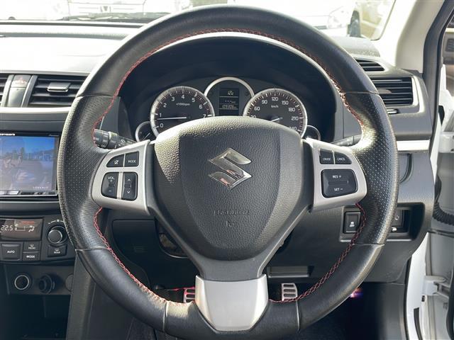 スイフトスポーツ ベースグレード　ワンオーナー　６速マニュアル　社外ナビ　社外１７インチＡＷ　ＨＩＤヘッドライト　スマートキー　プッシュスタート（2枚目）