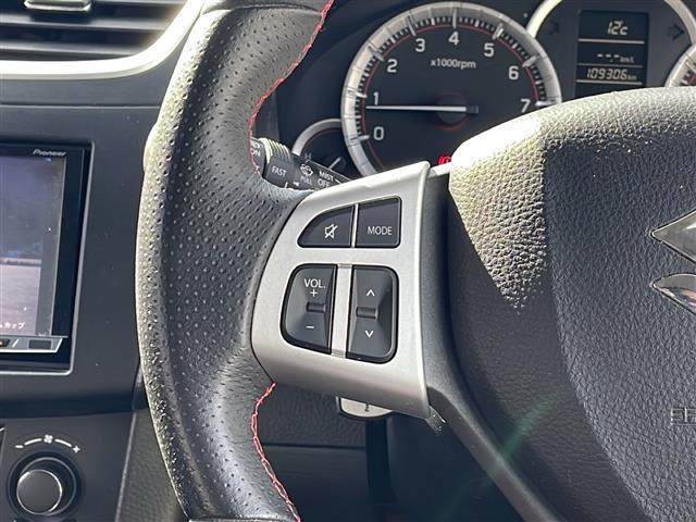 スイフトスポーツ ベースグレード　ワンオーナー　６速マニュアル　社外ナビ　社外１７インチＡＷ　ＨＩＤヘッドライト　スマートキー　プッシュスタート（3枚目）