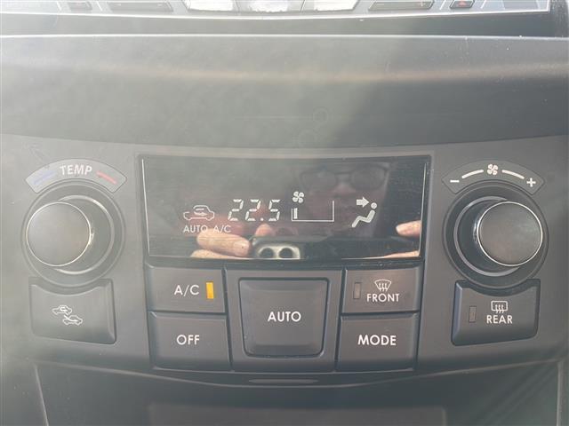 スイフトスポーツ ベースグレード　ワンオーナー　６速マニュアル　社外ナビ　社外１７インチＡＷ　ＨＩＤヘッドライト　スマートキー　プッシュスタート（9枚目）