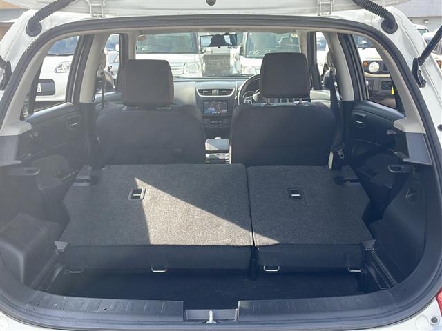 スイフトスポーツ ベースグレード　ワンオーナー　６速マニュアル　社外ナビ　社外１７インチＡＷ　ＨＩＤヘッドライト　スマートキー　プッシュスタート（24枚目）