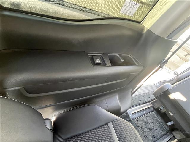 ステップワゴンスパーダ スパーダ・クールスピリット ホンダセンシング 両側パワースライドドア フリップダウンモニター 純正メモリナビ フルセグ Bluetooth SD CD DVD バックカメラ ステアリングリモコン 前席シートヒーター パドルシフト ETC(29枚目)