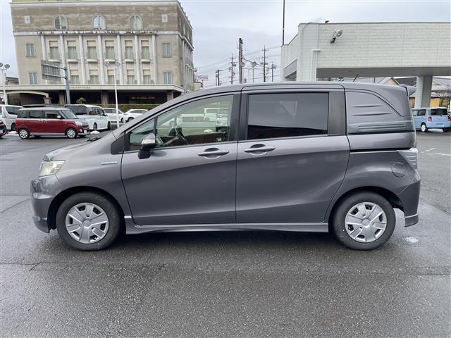 フリードスパイクハイブリッド ハイブリッド ワンオーナー 前後方向ドライブレコーダー 純正メモリナビ SD USB CD DVD バックカメラ 両側スライドドア ステアリングリモコン オートライト ETC 純正ゴムマット HIDライト(5枚目)