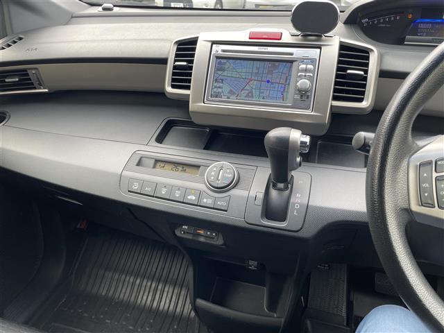 フリードスパイクハイブリッド ハイブリッド ワンオーナー 前後方向ドライブレコーダー 純正メモリナビ SD USB CD DVD バックカメラ 両側スライドドア ステアリングリモコン オートライト ETC 純正ゴムマット HIDライト(16枚目)