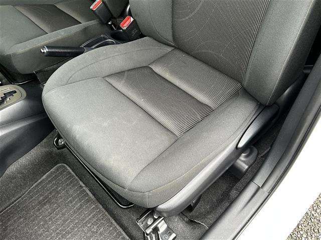 アクア Ｓスタイルブラック　純正ナビ　前後ドライブレコーダー　バックカメラ　純正ビルトインＥＴＣ　ＣＤ／ＤＶＤ／フルセグＴＶ／Ｂｌｕｅｔｏｏｔｈ／ＳＤ　ＬＥＤヘッドライト　プリクラッシュセーフティ　レーンディパーチャーアラート（29枚目）