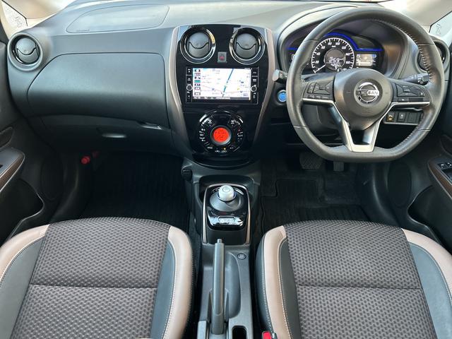 ノート e-パワー メダリスト 純正ナビ ドライブレコーダー ETC 衝突軽減ブレーキ レーダークルーズコントロール ハーフレザーシート LEDヘッドライト オートハイビーム 革巻ステアリング ステアリングスイッチ アームレスト(6枚目)