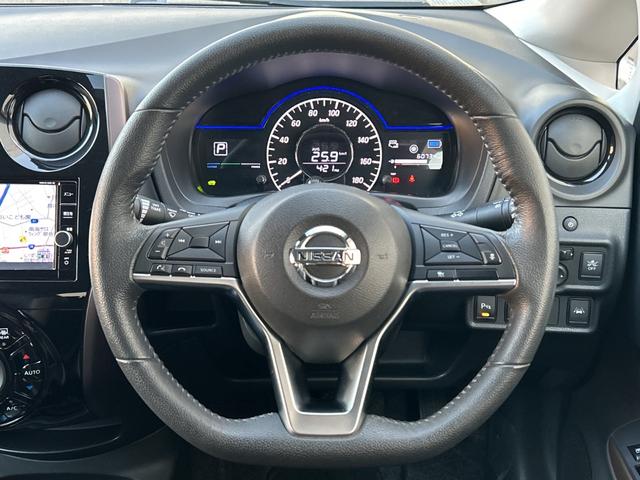 ノート e-パワー メダリスト 純正ナビ ドライブレコーダー ETC 衝突軽減ブレーキ レーダークルーズコントロール ハーフレザーシート LEDヘッドライト オートハイビーム 革巻ステアリング ステアリングスイッチ アームレスト(8枚目)