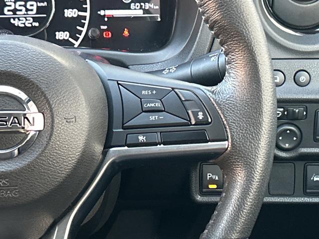 ノート e-パワー メダリスト 純正ナビ ドライブレコーダー ETC 衝突軽減ブレーキ レーダークルーズコントロール ハーフレザーシート LEDヘッドライト オートハイビーム 革巻ステアリング ステアリングスイッチ アームレスト(10枚目)