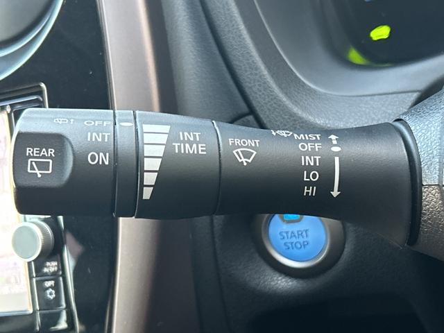 ノート e-パワー メダリスト 純正ナビ ドライブレコーダー ETC 衝突軽減ブレーキ レーダークルーズコントロール ハーフレザーシート LEDヘッドライト オートハイビーム 革巻ステアリング ステアリングスイッチ アームレスト(12枚目)