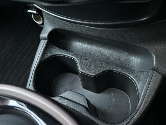 ノート e-パワー メダリスト 純正ナビ ドライブレコーダー ETC 衝突軽減ブレーキ レーダークルーズコントロール ハーフレザーシート LEDヘッドライト オートハイビーム 革巻ステアリング ステアリングスイッチ アームレスト(17枚目)