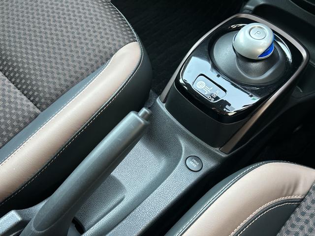 ノート e-パワー メダリスト 純正ナビ ドライブレコーダー ETC 衝突軽減ブレーキ レーダークルーズコントロール ハーフレザーシート LEDヘッドライト オートハイビーム 革巻ステアリング ステアリングスイッチ アームレスト(18枚目)