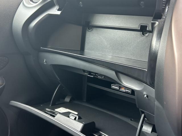 ノート e-パワー メダリスト 純正ナビ ドライブレコーダー ETC 衝突軽減ブレーキ レーダークルーズコントロール ハーフレザーシート LEDヘッドライト オートハイビーム 革巻ステアリング ステアリングスイッチ アームレスト(22枚目)