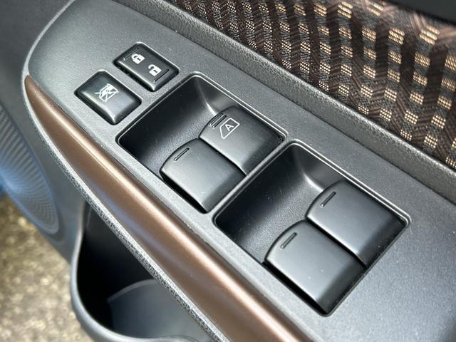 ノート e-パワー メダリスト 純正ナビ ドライブレコーダー ETC 衝突軽減ブレーキ レーダークルーズコントロール ハーフレザーシート LEDヘッドライト オートハイビーム 革巻ステアリング ステアリングスイッチ アームレスト(31枚目)