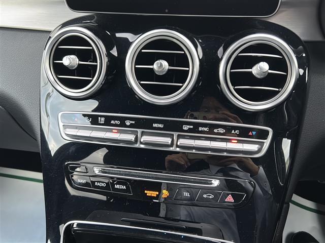 ＧＬＣ ＧＬＣ２５０　４マチックスポーツ（本革仕様）　純正ナビ　全方位カメラ　レーダークルコン　パドルシフト　衝突軽減　レーンキープ　ハンドルアシスト　ＢＳＭ　ハーフレザー　パワーシート　シートヒーター　パワーバックドア　ルーフレール　スペアキー（9枚目）