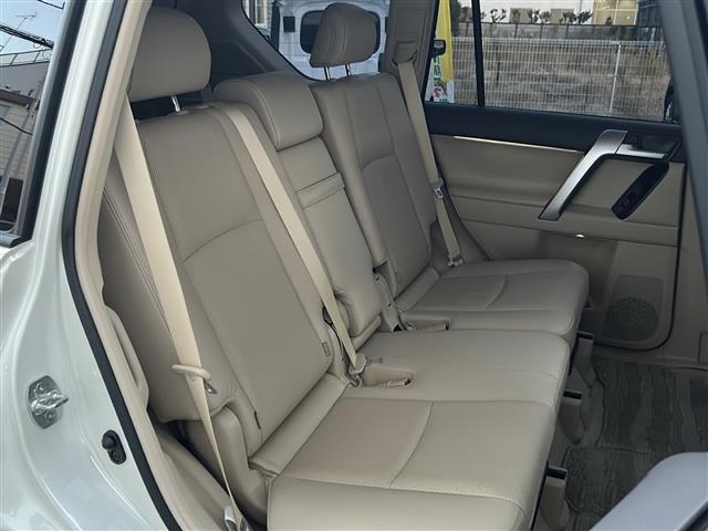 ランドクルーザープラド TX Lパッケージ マットブラックエディション ワンオーナー サンルーフ モデリスタエアロ メーカーナビ 全方位カメラ ルーフレール 純正18インチアルミ トヨタセーフティーセンス 盗難防止装置 横滑り防止装置 電格サードシート 新車時保証書 取説(15枚目)