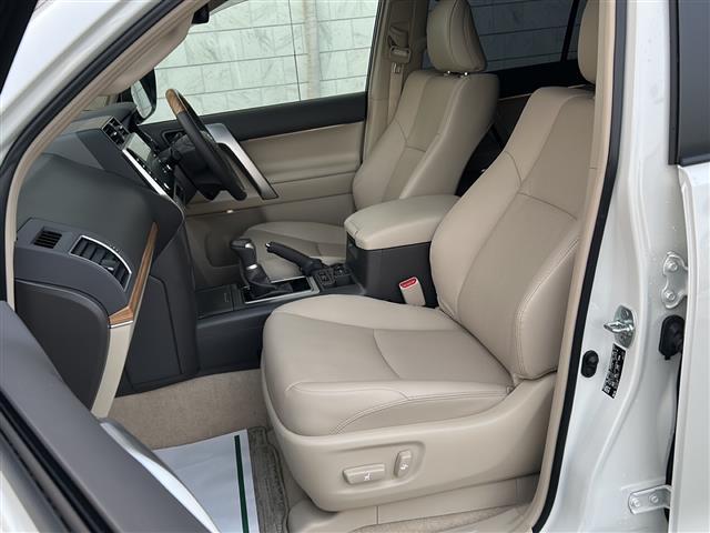 ランドクルーザープラド TX Lパッケージ マットブラックエディション ワンオーナー サンルーフ モデリスタエアロ メーカーナビ 全方位カメラ ルーフレール 純正18インチアルミ トヨタセーフティーセンス 盗難防止装置 横滑り防止装置 電格サードシート 新車時保証書 取説(16枚目)