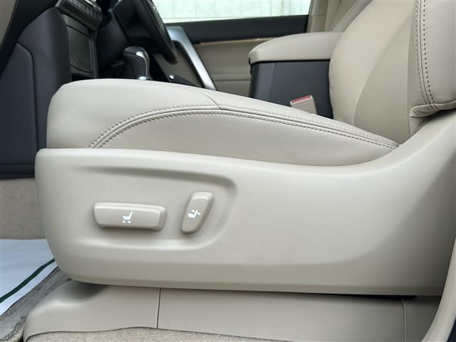 ランドクルーザープラド TX Lパッケージ マットブラックエディション ワンオーナー サンルーフ モデリスタエアロ メーカーナビ 全方位カメラ ルーフレール 純正18インチアルミ トヨタセーフティーセンス 盗難防止装置 横滑り防止装置 電格サードシート 新車時保証書 取説(17枚目)