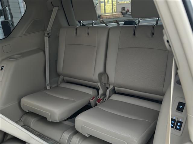 ランドクルーザープラド TX Lパッケージ マットブラックエディション ワンオーナー サンルーフ モデリスタエアロ メーカーナビ 全方位カメラ ルーフレール 純正18インチアルミ トヨタセーフティーセンス 盗難防止装置 横滑り防止装置 電格サードシート 新車時保証書 取説(19枚目)