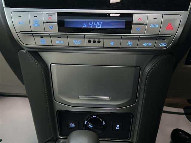 ランドクルーザープラド TX Lパッケージ マットブラックエディション ワンオーナー サンルーフ モデリスタエアロ メーカーナビ 全方位カメラ ルーフレール 純正18インチアルミ トヨタセーフティーセンス 盗難防止装置 横滑り防止装置 電格サードシート 新車時保証書 取説(24枚目)