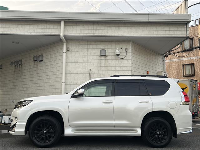 ランドクルーザープラド TX Lパッケージ マットブラックエディション ワンオーナー サンルーフ モデリスタエアロ メーカーナビ 全方位カメラ ルーフレール 純正18インチアルミ トヨタセーフティーセンス 盗難防止装置 横滑り防止装置 電格サードシート 新車時保証書 取説(33枚目)