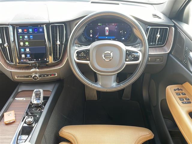 ＸＣ６０ Ｂ５　ＡＷＤ　インスクリプション　純正ナビ　ＡｐｐｌｅＣａｒｐｒａｙ　Ｈａｒｍａｎ／Ｋａｒｄｏｎ　レーダークルコン　全方位カメラ　コーナーセンサー　全席シートヒーター　前席シートクーラー　前席メモリー付きパワーシート　レザーシート（9枚目）