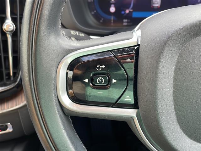 ＸＣ６０ Ｂ５　ＡＷＤ　インスクリプション　純正ナビ　ＡｐｐｌｅＣａｒｐｒａｙ　Ｈａｒｍａｎ／Ｋａｒｄｏｎ　レーダークルコン　全方位カメラ　コーナーセンサー　全席シートヒーター　前席シートクーラー　前席メモリー付きパワーシート　レザーシート（11枚目）
