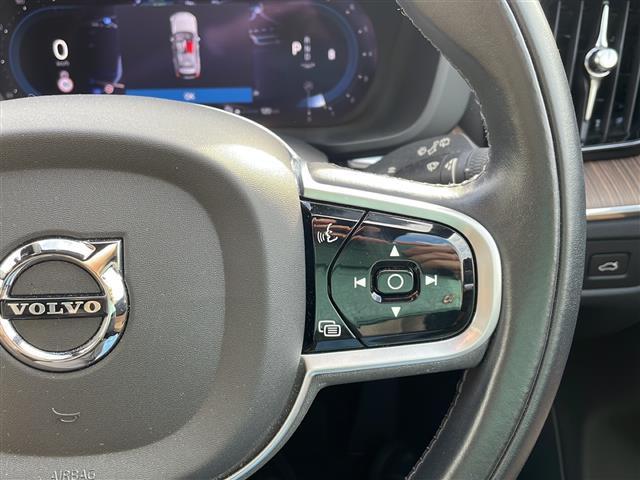 ＸＣ６０ Ｂ５　ＡＷＤ　インスクリプション　純正ナビ　ＡｐｐｌｅＣａｒｐｒａｙ　Ｈａｒｍａｎ／Ｋａｒｄｏｎ　レーダークルコン　全方位カメラ　コーナーセンサー　全席シートヒーター　前席シートクーラー　前席メモリー付きパワーシート　レザーシート（12枚目）