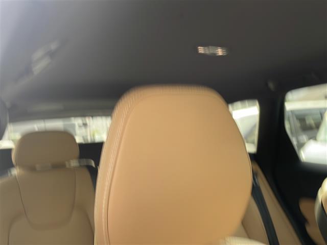 ＸＣ６０ Ｂ５　ＡＷＤ　インスクリプション　純正ナビ　ＡｐｐｌｅＣａｒｐｒａｙ　Ｈａｒｍａｎ／Ｋａｒｄｏｎ　レーダークルコン　全方位カメラ　コーナーセンサー　全席シートヒーター　前席シートクーラー　前席メモリー付きパワーシート　レザーシート（19枚目）