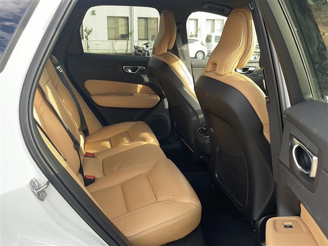 ＸＣ６０ Ｂ５　ＡＷＤ　インスクリプション　純正ナビ　ＡｐｐｌｅＣａｒｐｒａｙ　Ｈａｒｍａｎ／Ｋａｒｄｏｎ　レーダークルコン　全方位カメラ　コーナーセンサー　全席シートヒーター　前席シートクーラー　前席メモリー付きパワーシート　レザーシート（22枚目）